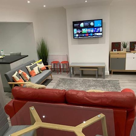 Beautiful 5Bedroom Hse-Contractor/Family/Corporate ดาร์ทฟอร์ด ภายนอก รูปภาพ
