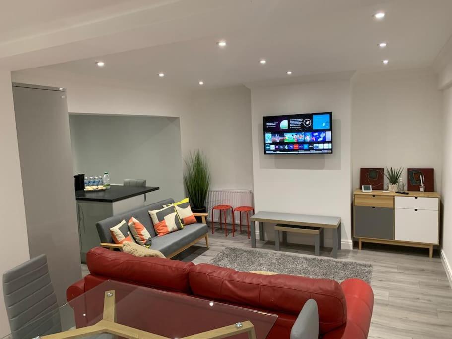 Beautiful 5Bedroom Hse-Contractor/Family/Corporate ดาร์ทฟอร์ด ภายนอก รูปภาพ