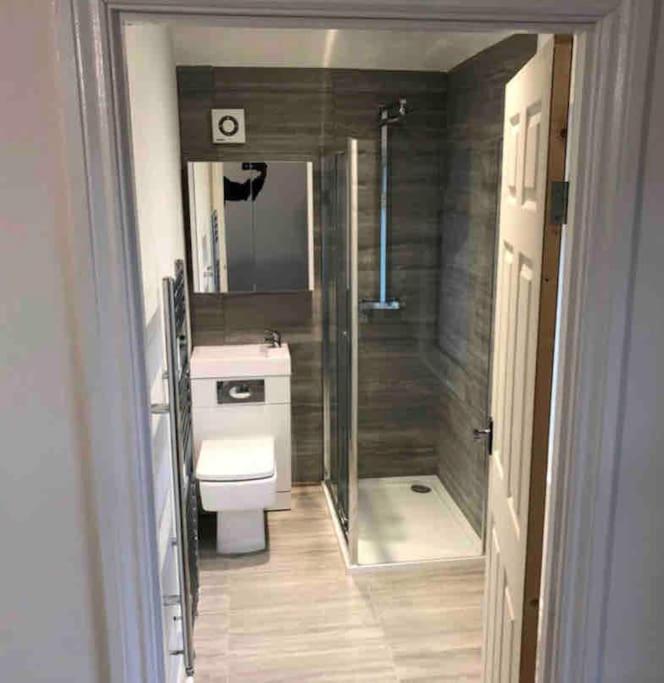 Beautiful 5Bedroom Hse-Contractor/Family/Corporate ดาร์ทฟอร์ด ภายนอก รูปภาพ