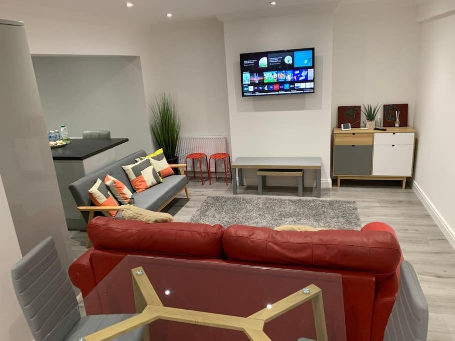 Beautiful 5Bedroom Hse-Contractor/Family/Corporate ดาร์ทฟอร์ด ภายนอก รูปภาพ